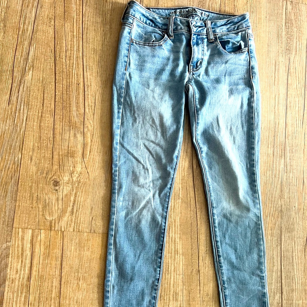 American Eagle light wash high waisted skinny jeans